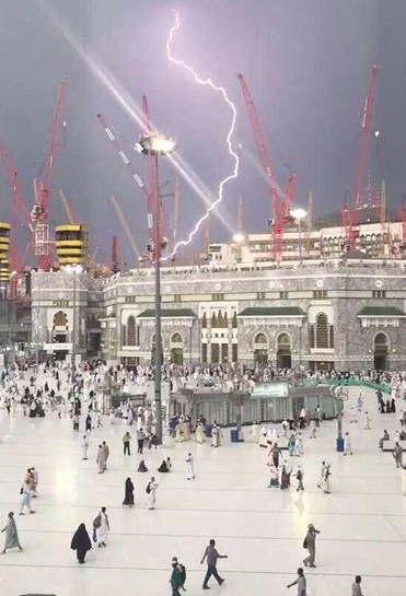 grand-mosque-lightning