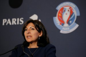 Paris Mayor Anne Hidalgo speaks during a news conference prior to runveiling the Euro 2016 Fan Zone at the Tour Eiffel in Paris, France, May 9, 2016. REUTERS/Gonzalo Fuentes