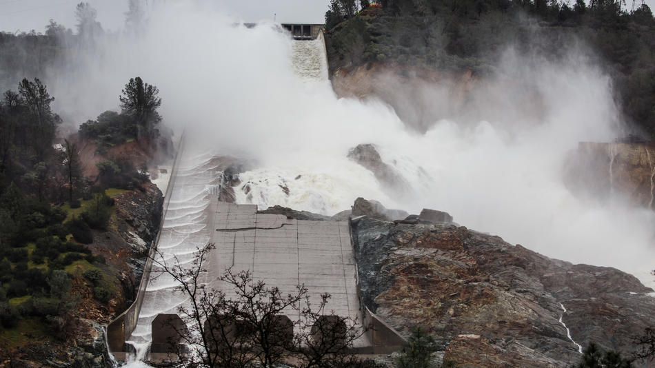 la-me-lake-oroville-spillway-pictures-105.jpg