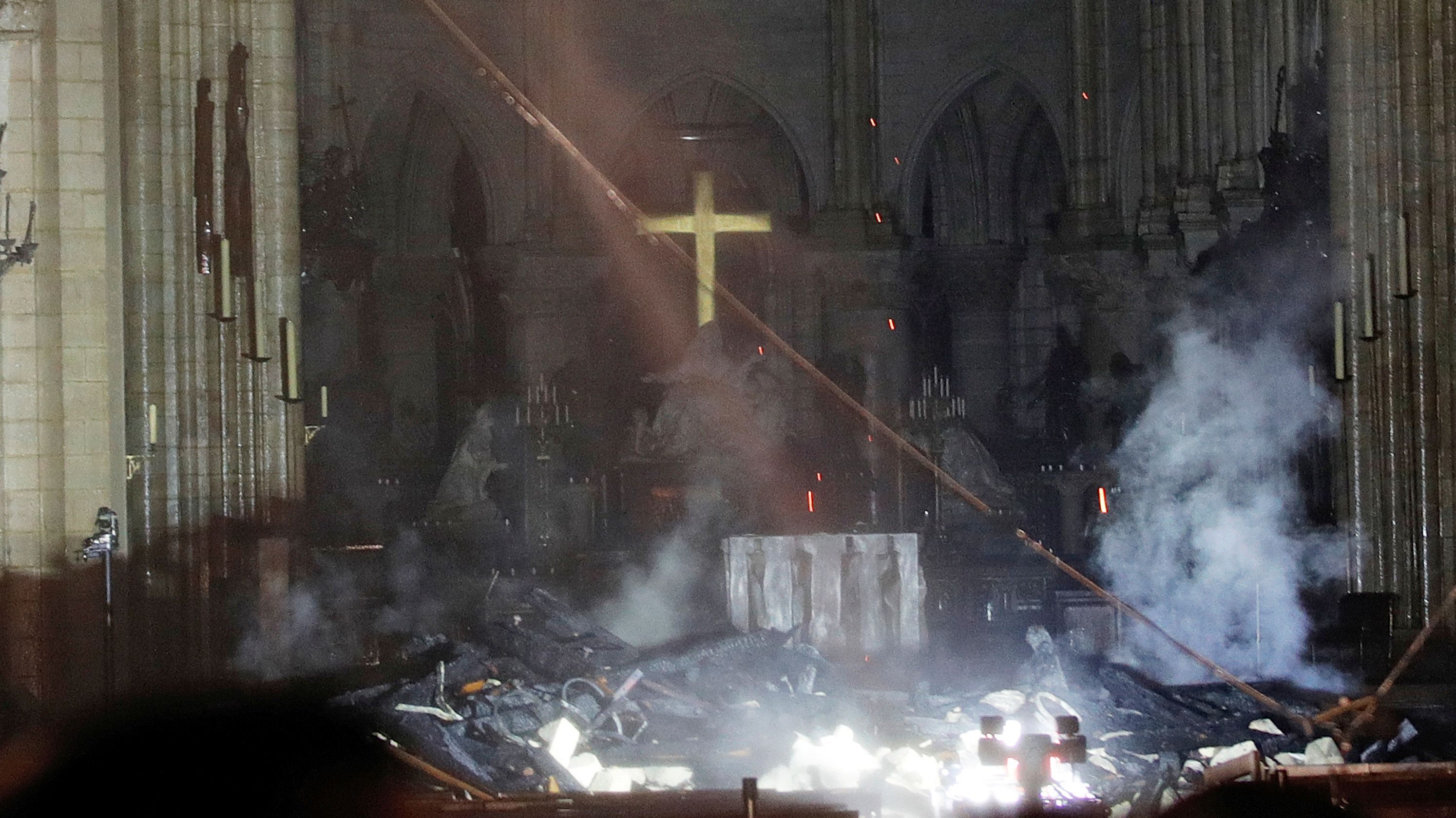 https://lenbilen.com/wp-content/uploads/2019/04/ap_france_notre_dame_fire.jpg